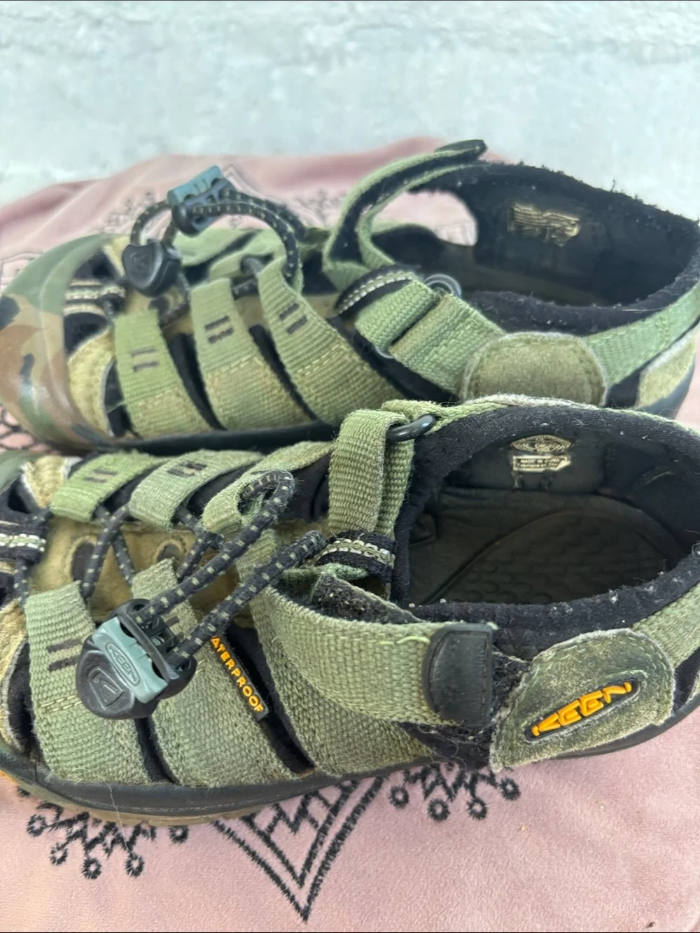 Keen Boys Olive Green Camo Closed-Toe Hiking Waterproof Sandals sz 13